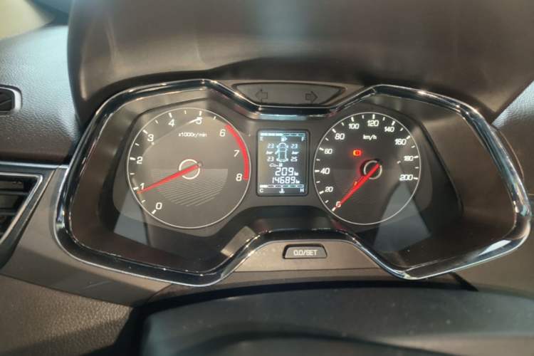 Used Baojun 310W 2017 1.5L Manual Fashion Model China V Instrument Cluster