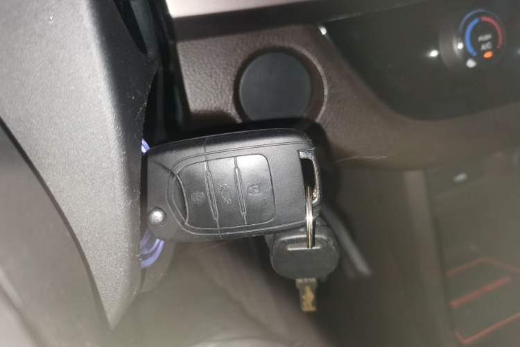 Used Baojun 310W 2017 1.5L Manual Fashion Model China V Interior 1