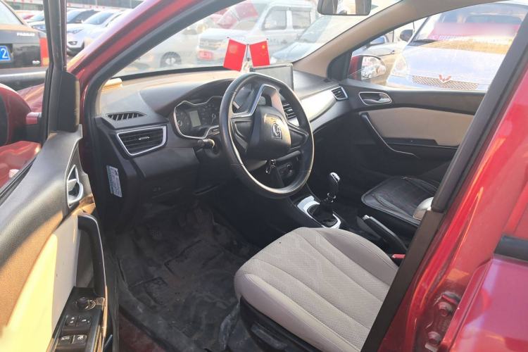 Used Baojun 310W 2017 1.5L Manual Comfort Version China VI Emission Standard Interior 2