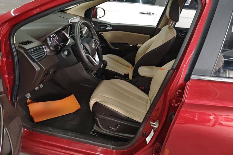 Used Baojun 310W 2017 1.5L Manual Luxury Edition China V Interior 3