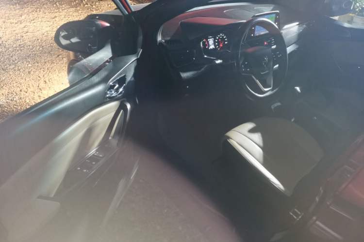 Used Baojun 310W 2017 1.5L Manual Fashion Model China V Interior 3