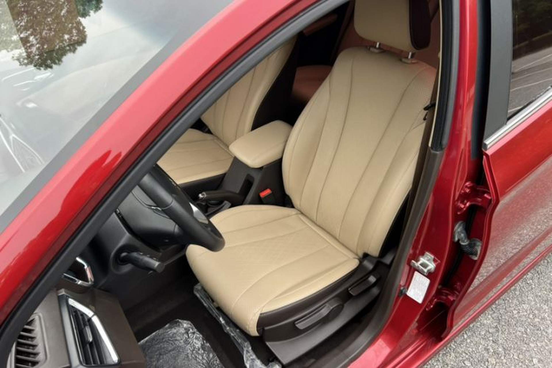 Used Baojun 310W 2017 1.5L Manual Fashion Model China V Interior 5