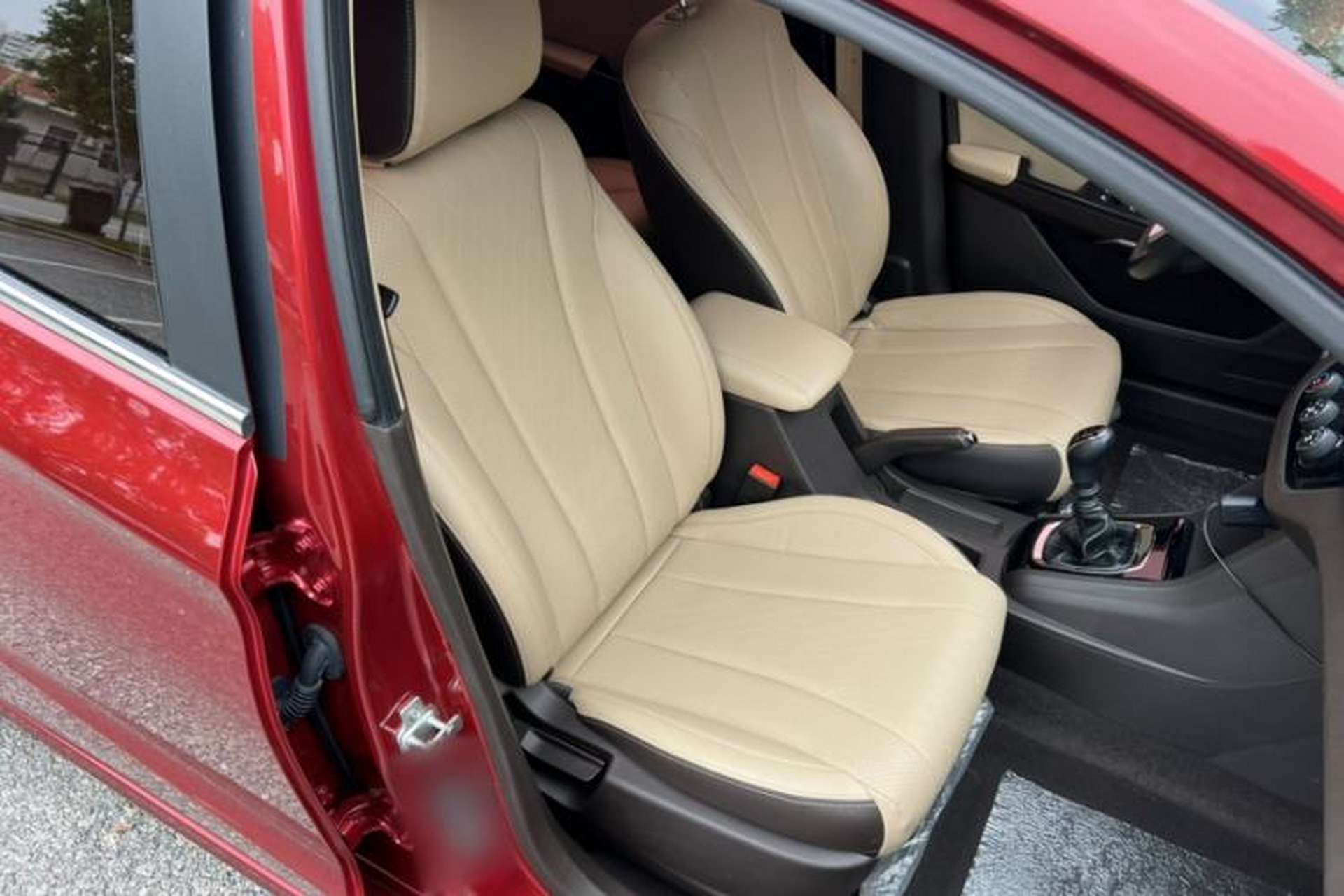 Used Baojun 310W 2017 1.5L Manual Fashion Model China V Interior 8