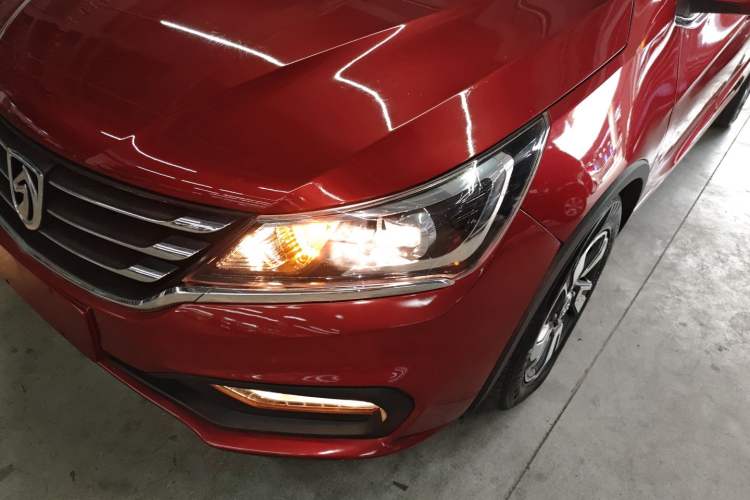 Used Baojun 310W 2017 1.5L Manual Luxury Edition China V Left Front Headlight