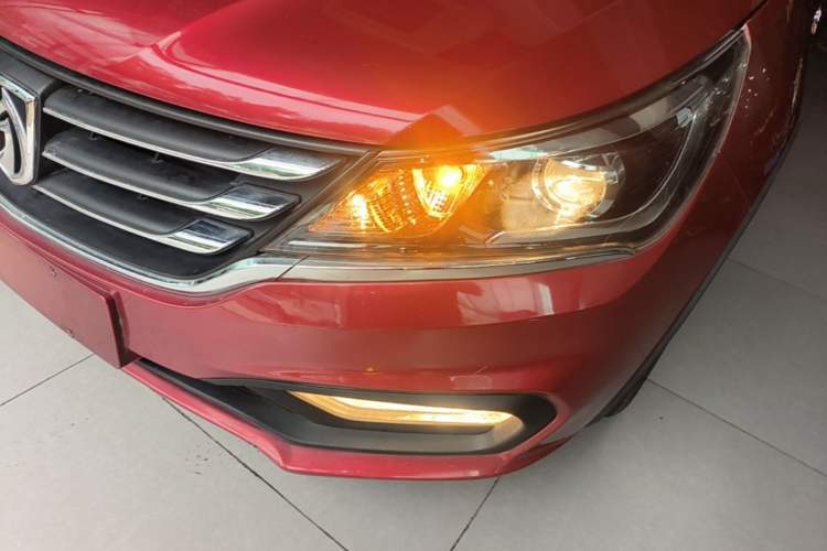Used Baojun 310W 2017 1.5L Manual Fashion Model China V Left Front Headlight
