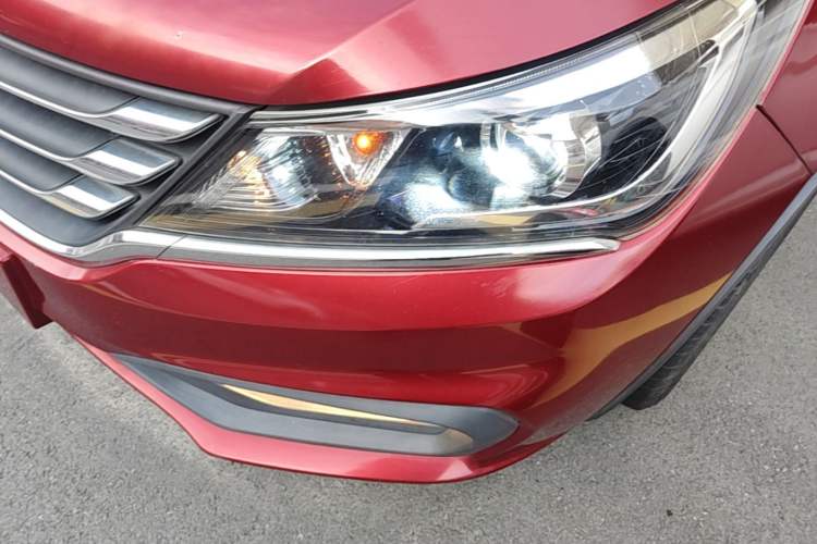 Used Baojun 310W 2017 1.5L Manual Fashion Model China V Left Front Headlight