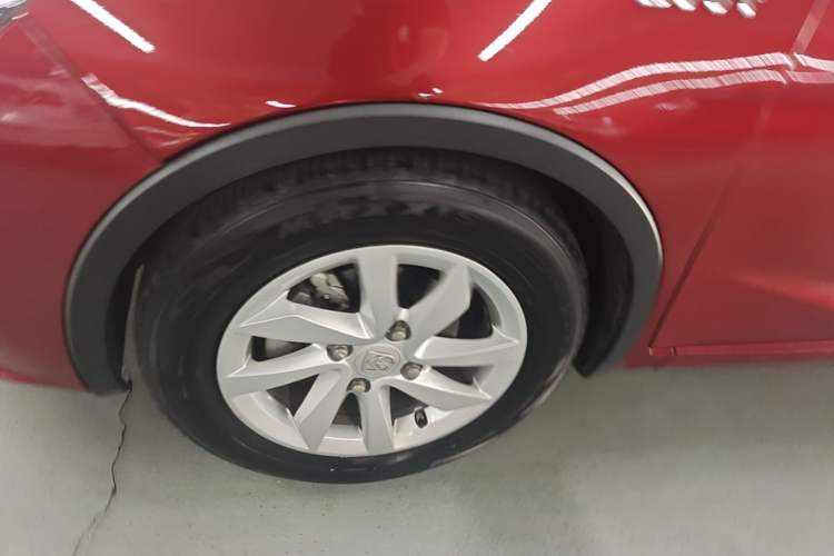 Used Baojun 310W 2017 1.5L Manual Fashion Model China V Left Front Wheel Hub