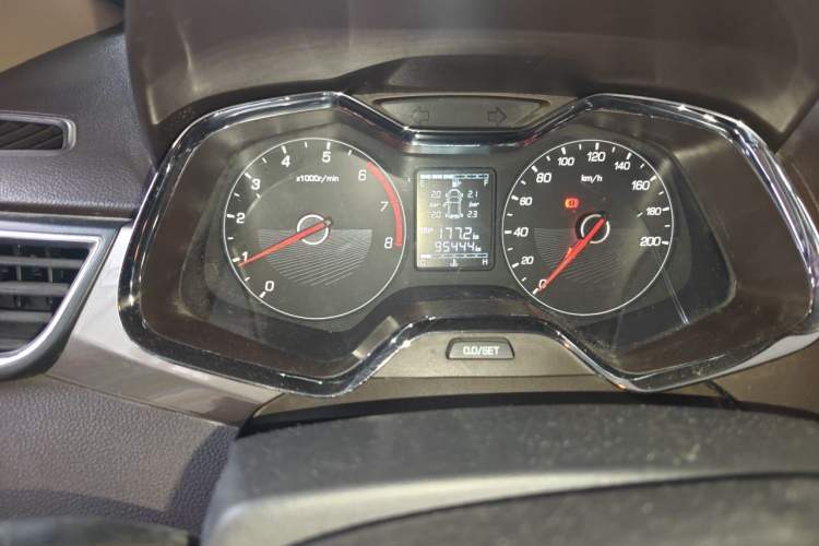 Used Baojun 310W 2017 1.5L Manual Fashion Edition China VI Odometer Close Up