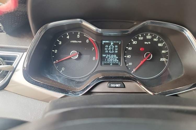Used Baojun 310W 2017 1.5L Manual Fashion Model China V Odometer Close Up