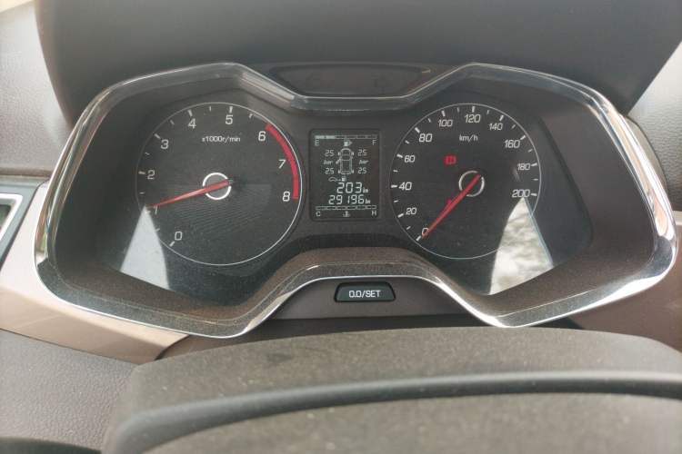 Used Baojun 310W 2017 1.5L Manual Fashion Model China V Odometer Close Up