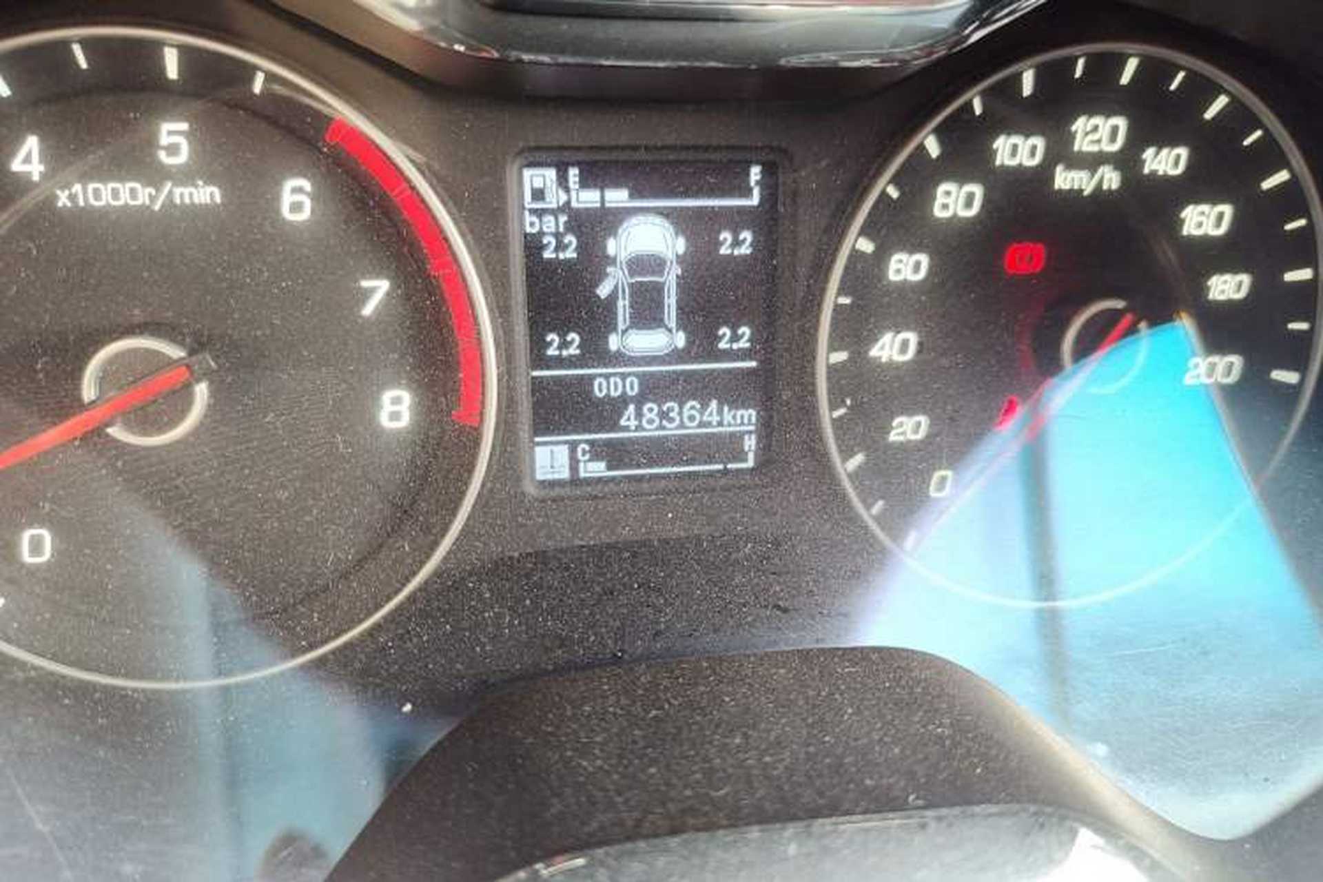 Used Baojun 310W 2017 1.5L Manual Luxury Edition China V Odometer Close Up