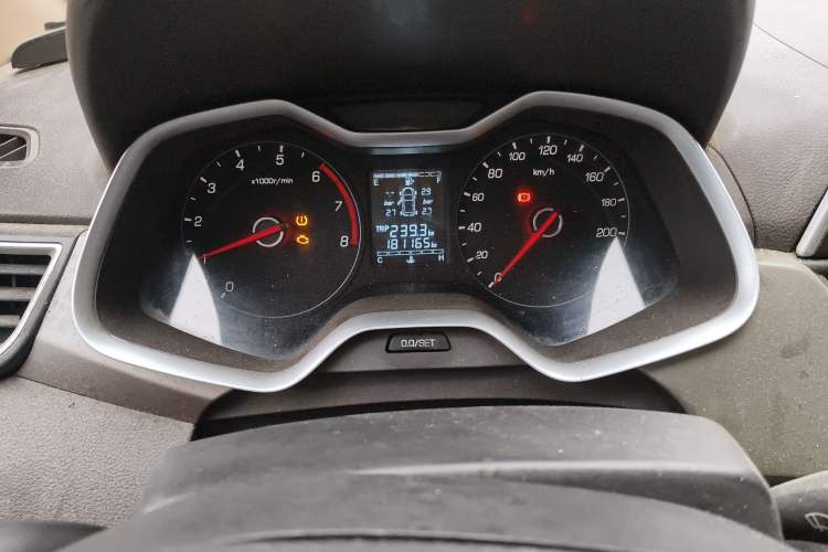 Used Baojun 310W 2017 1.5L Manual Comfort Version China VI Emission Standard Odometer Close Up