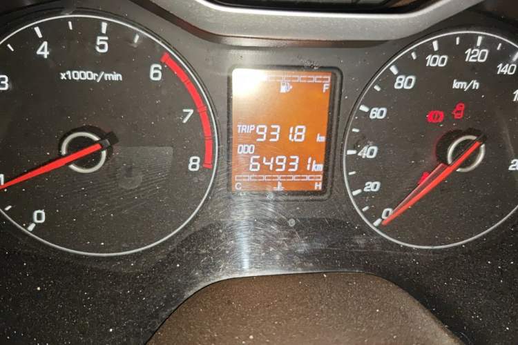 Used Baojun 310W 2017 1.5L Manual Comfort Version China V Odometer Close Up
