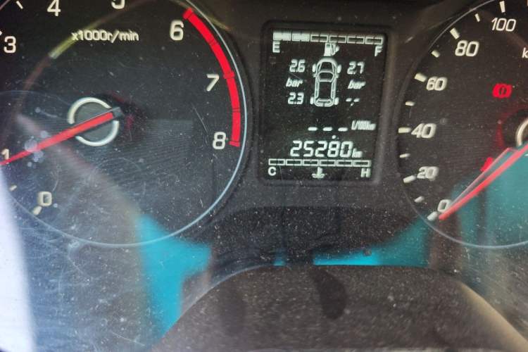 Used Baojun 310W 2017 1.5L Manual Fashion Model China V Odometer Close Up