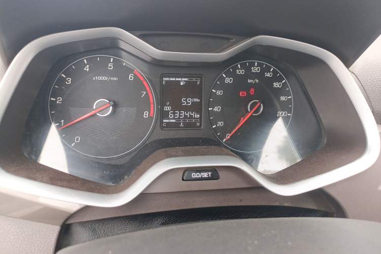 Used Baojun 310W 2017 1.5L Manual Comfort Version China V Odometer Close Up