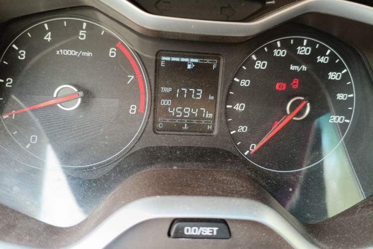 Used Baojun 310W 2017 1.5L Manual Comfort Version China V Odometer Close Up