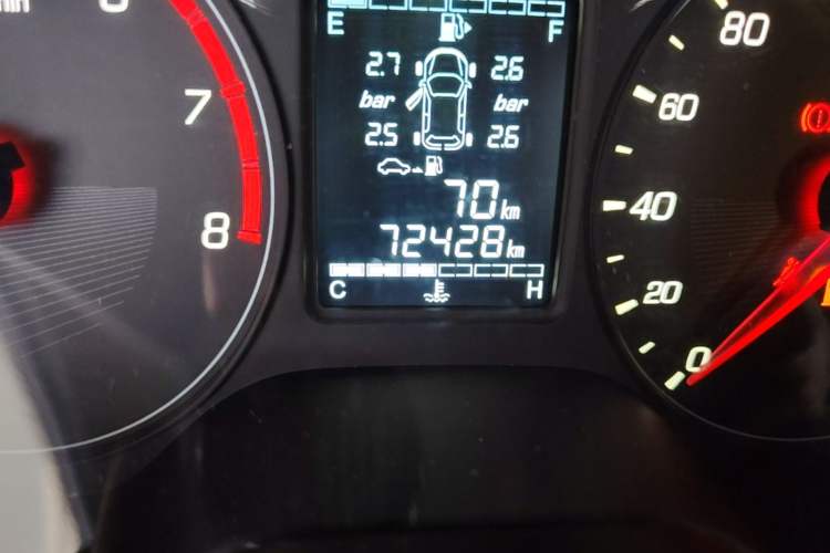 Used Baojun 310W 2017 1.5L Manual Fashion Model China V Odometer Close Up