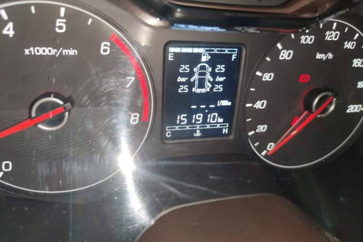 Used Baojun 310W 2017 1.5L Manual Fashion Model China V Odometer Close Up