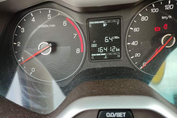 Used Baojun 310W 2017 1.5L Manual Comfort Version China V Odometer Close Up