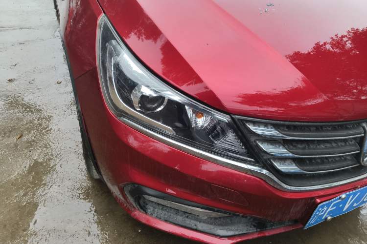 Used Baojun 310W 2017 1.5L Manual Comfort Version China VI Emission Standard Right Front Headlight