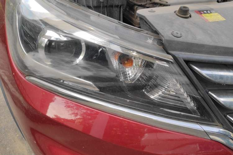 Used Baojun 310W 2017 1.5L Manual Fashion Model China V Right Front Headlight