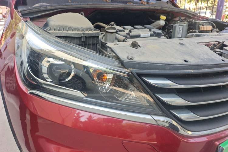 Used Baojun 310W 2017 1.5L Manual Fashion Model China V Right Front Headlight