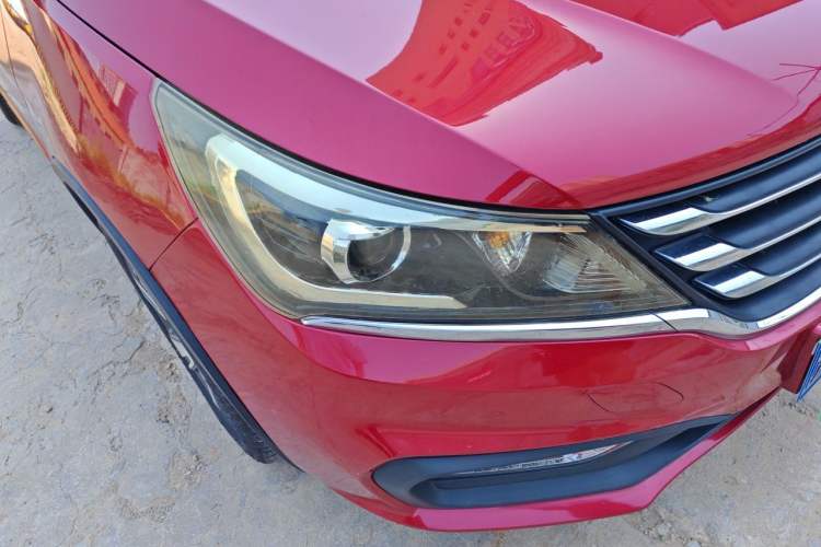 Used Baojun 310W 2017 1.5L Manual Luxury Edition China V Right Front Headlight