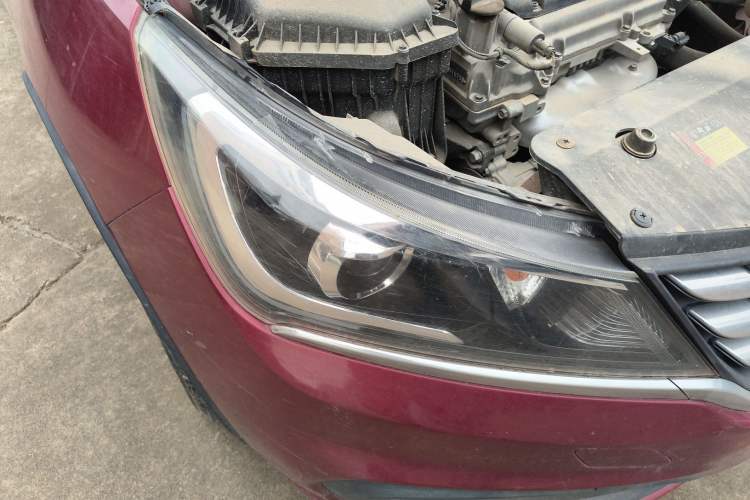 Used Baojun 310W 2017 1.5L Manual Fashion Model China V Right Front Headlight