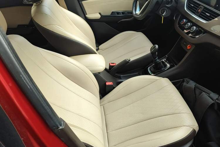 Used Baojun 310W 2017 1.5L Manual Fashion Model China V Right Front Seat