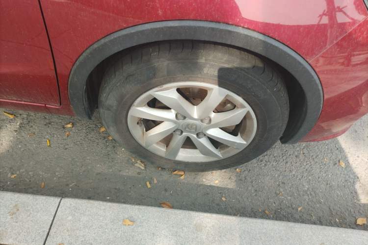 Used Baojun 310W 2017 1.5L Manual Fashion Model China V Right Front Wheel Hub
