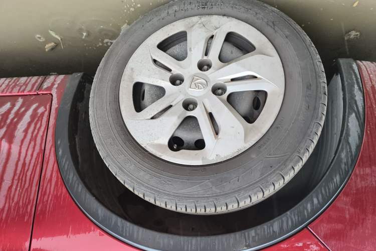 Used Baojun 310W 2017 1.5L Manual Comfort Version China VI Emission Standard Right Front Wheel Hub