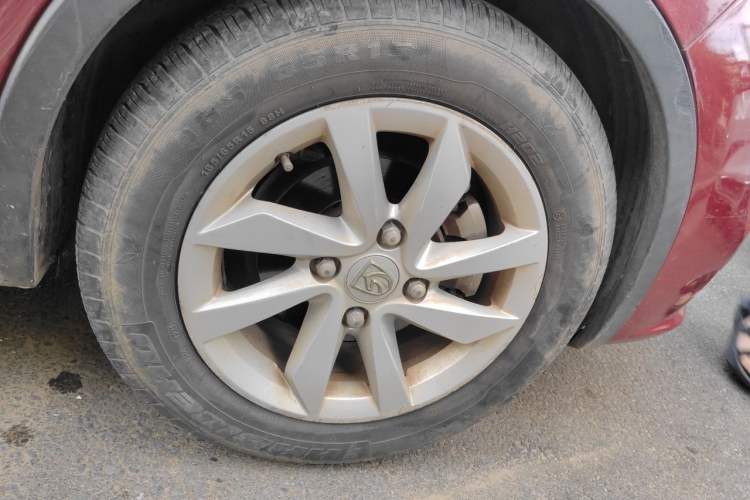 Used Baojun 310W 2017 1.5L Manual Fashion Model China V Right Front Wheel Hub