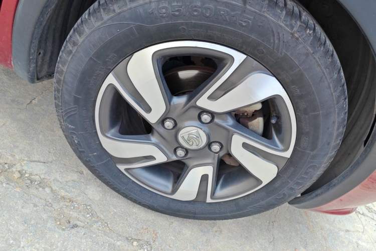 Used Baojun 310W 2017 1.5L Manual Luxury Edition China V Right Front Wheel Hub