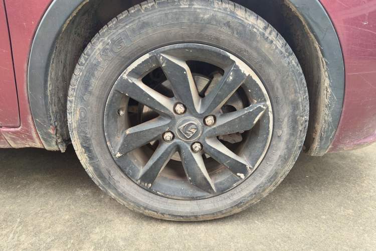 Used Baojun 310W 2017 1.5L Manual Fashion Model China V Right Front Wheel Hub