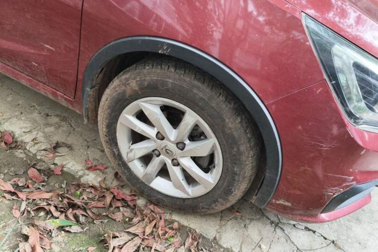 Used Baojun 310W 2017 1.5L Manual Fashion Model China V Right Front Wheel Hub