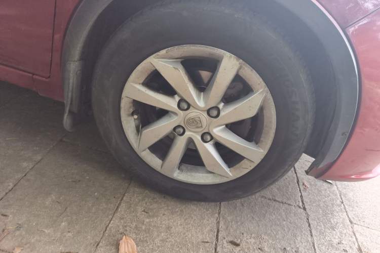 Used Baojun 310W 2017 1.5L Manual Fashion Model China V Right Front Wheel Hub