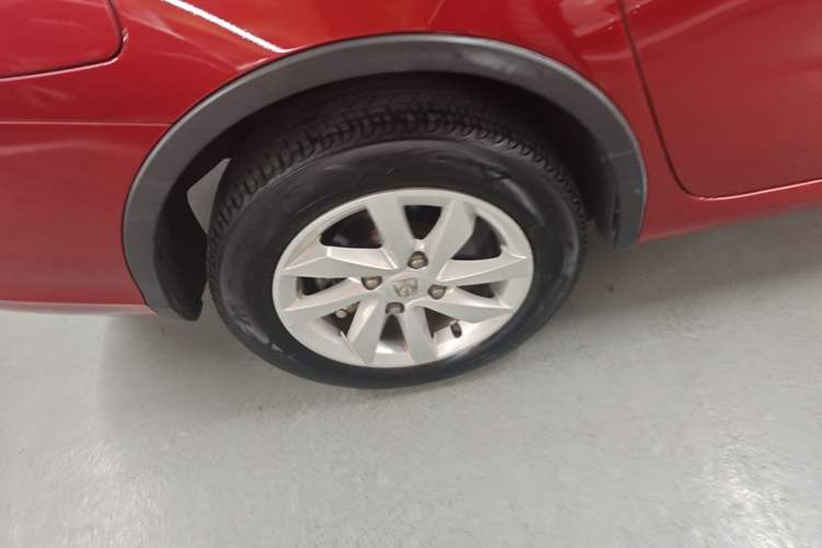 Used Baojun 310W 2017 1.5L Manual Fashion Model China V Right Rear Wheel Hub