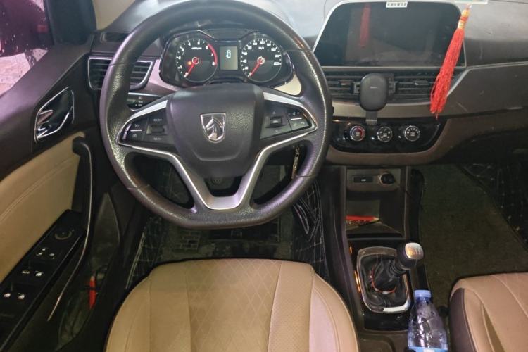 Used Baojun 310W 2017 1.5L Manual Fashion Edition China VI Steering Wheel
