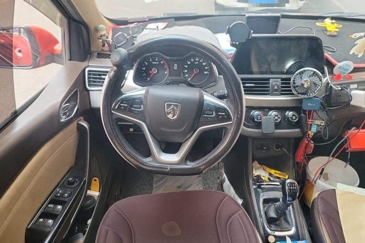 Used Baojun 310W 2017 1.5L Manual Fashion Model China V Steering Wheel