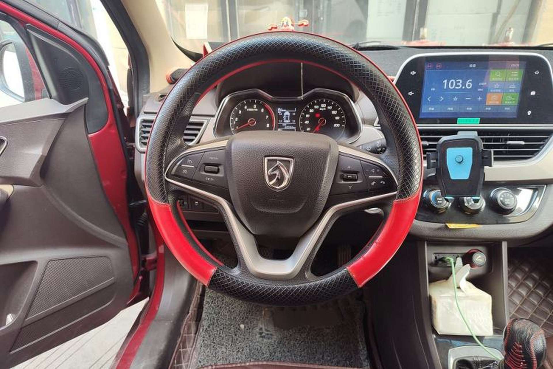 Used Baojun 310W 2017 1.5L Manual Luxury Edition China V Steering Wheel