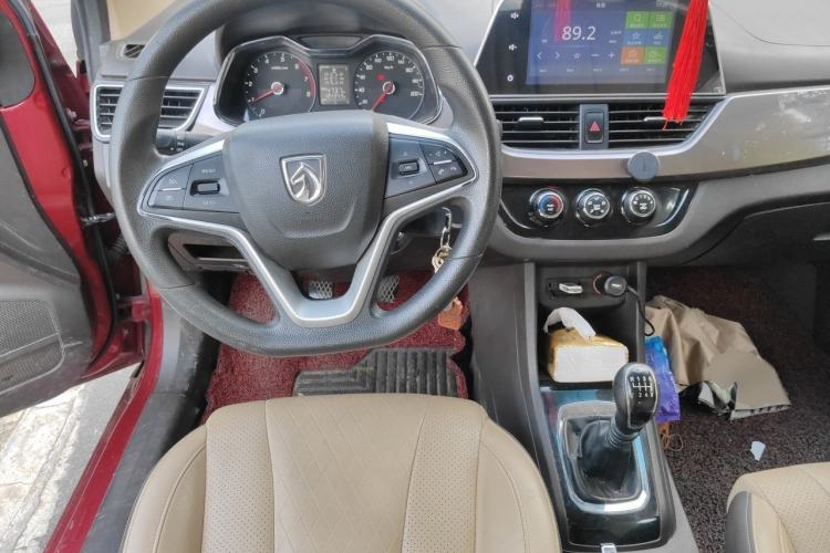 Used Baojun 310W 2017 1.5L Manual Fashion Model China V Steering Wheel