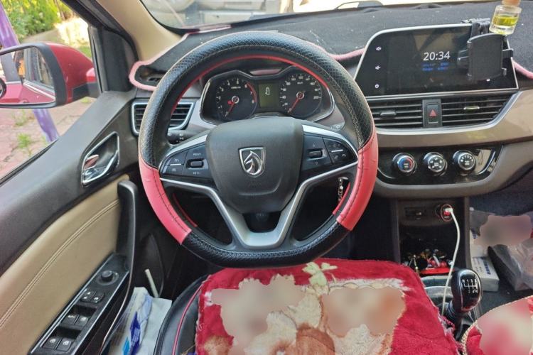 Used Baojun 310W 2017 1.5L Manual Fashion Model China V Steering Wheel