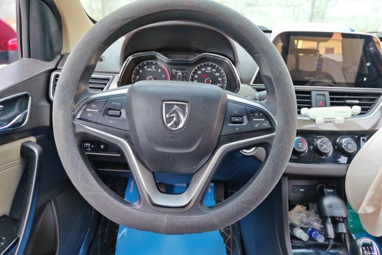 Used Baojun 310W 2017 1.5L Manual Luxury Edition China V Steering Wheel