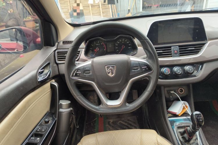 Used Baojun 310W 2017 1.5L Manual Fashion Model China V Steering Wheel
