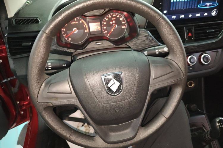 Used Baojun 310W 2017 1.2L Manual Value Edition China V Steering Wheel