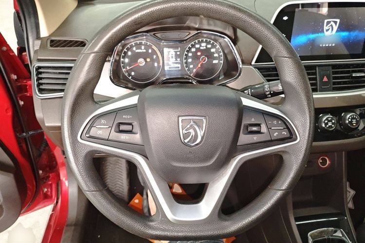 Used Baojun 310W 2017 1.5L Manual Luxury Edition China V Steering Wheel