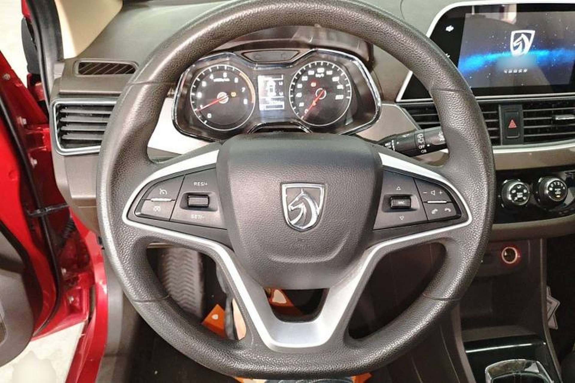 Used Baojun 310W 2017 1.5L Manual Luxury Edition China V Steering Wheel