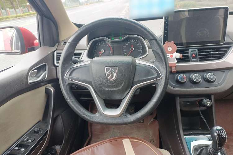 Used Baojun 310W 2017 1.5L Manual Comfort Version China V Steering Wheel