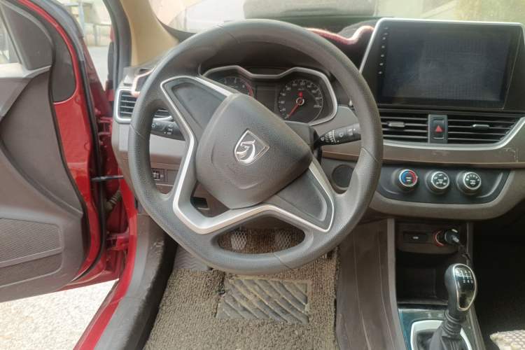 Used Baojun 310W 2017 1.5L Manual Comfort Version China V Steering Wheel