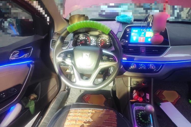 Used Baojun 310W 2017 1.5L Manual Luxury Edition China V Steering Wheel